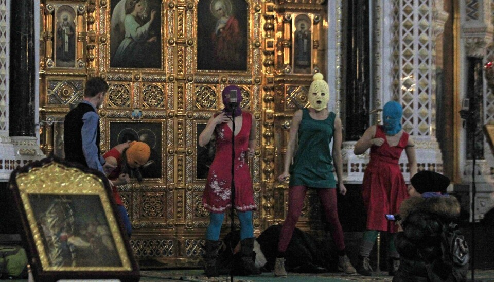 Der det startet: Pussy Riot i Kristi Frelser-kirken i Moskva i 2012. En utstilling viet aktivistkollektivet er nå å se i Tyskland.