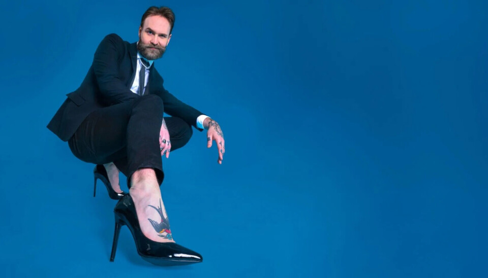 En som har brukt mye tid på scenene til Oslo Nye Teater, er stand up-komiker Adam Schjølberg.
