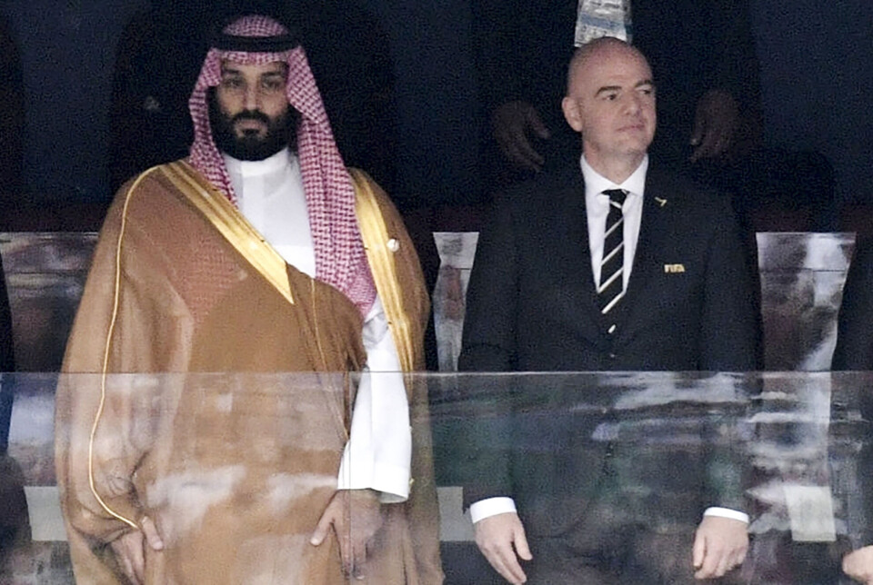 Saudi-Arabias kronprins Mohammed bin Salman og Fifa-president Gianni Infantino sammen under VM i 2018. I 2034 skal mesterskapet etter alle solemerker avholdes i Saudi-Arabia.
