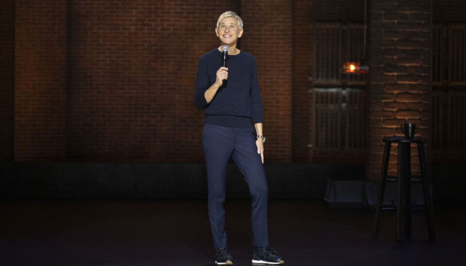 – Jeg pleide å si at jeg ikke brydde meg om hva folk mente om meg. Når jeg ser tilbake, innser jeg at jeg sa dette da jeg var mest populær, sier Ellen DeGeneres i Netflix-spesialen «Ellen DeGeneres: For Your Approval».