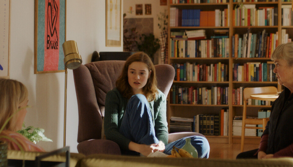 «Drømmer» er andre kritikerroste film i Dag Johan Haugeruds skeive filmtrilogi. I denne scenen blir Johanne fortalt at hun har en skeiv oppvåkning.