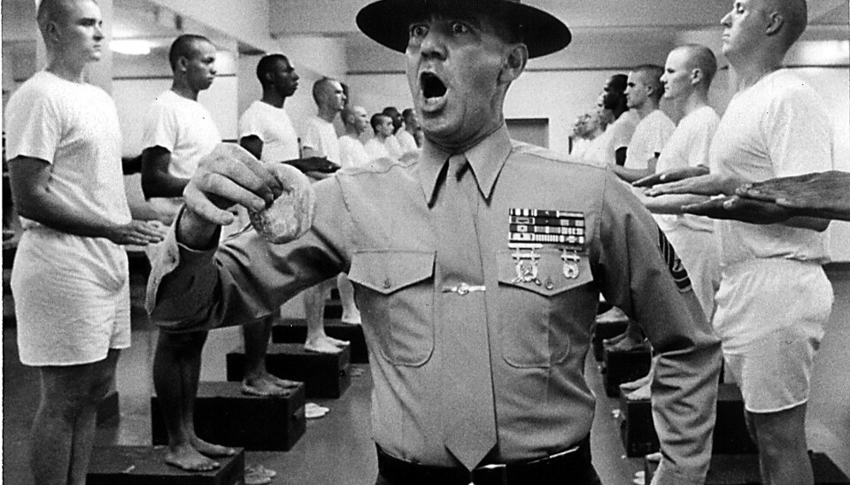 Her er skuespiller og tidligere sersjant R. Lee Ermey i aksjon i Stanley Kubricks 1987-film «Full Metal Jacket».