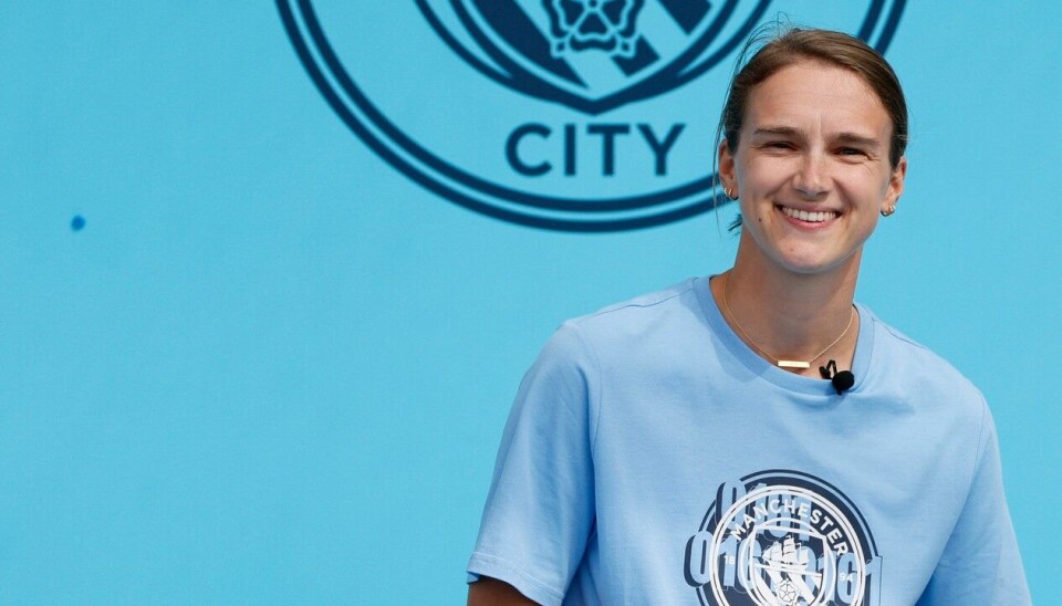 Manchester City-stjernen Vivianne Miedema er en av 100 kvinnelige fotballspillere som har skrevet protestbrev til FIFA.