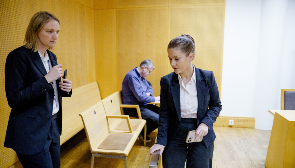 Politiadvokat Ingvild Myrold (t.v.) og advokat Inger Zadig før fengslingsmøtet for terrorsiktede Arfan Bhatti i Oslo tingrett.