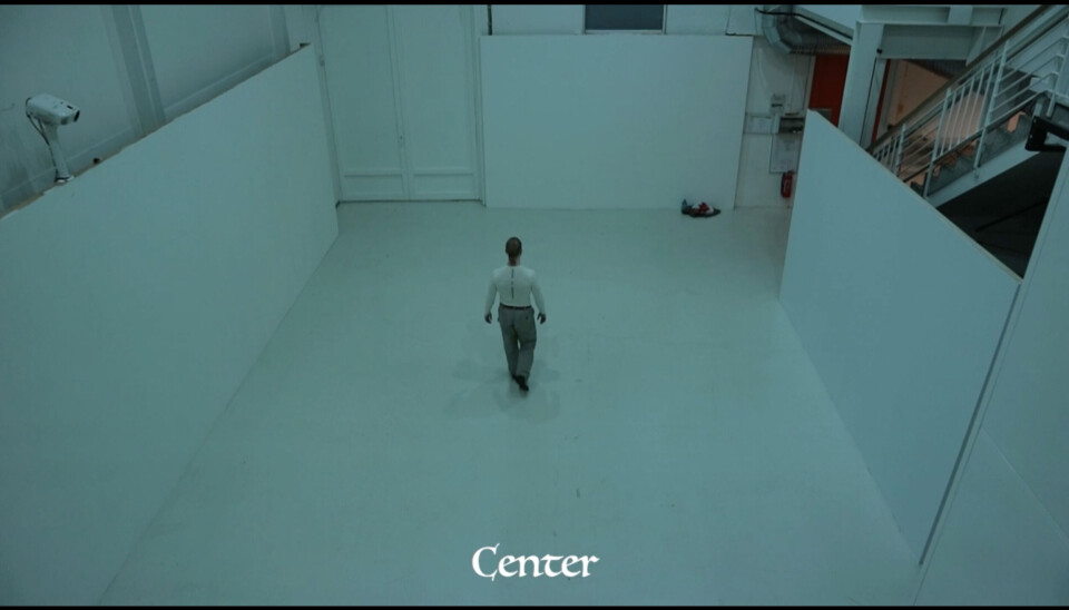 Stillbilder fra videoverk av Niels Munk Plum til utstillingen «Looming/Looping» med Damien Ajavo