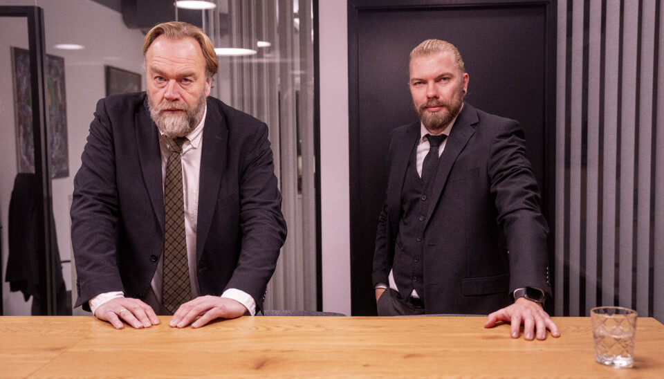 Terrordømte Zaniar Matapour har byttet til advokatene Jon Anders Hasle (t.v.) og Magnus Torfoss. Nå har de to bedt retten om at ankebehandlingen av terrordommen utsettes.