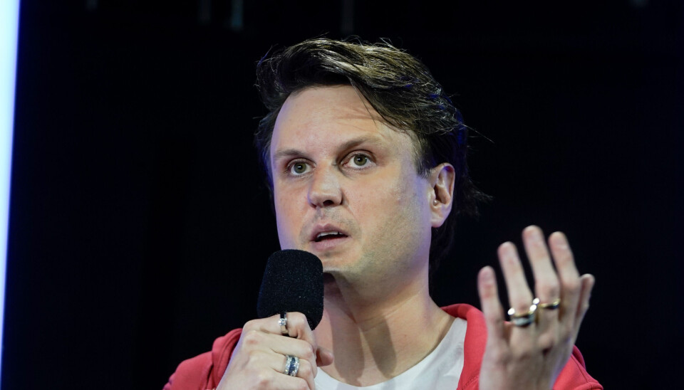 Den folkekjære komikeren Kevin Vågenes utsetter sitt nye show på ubestemt tid.