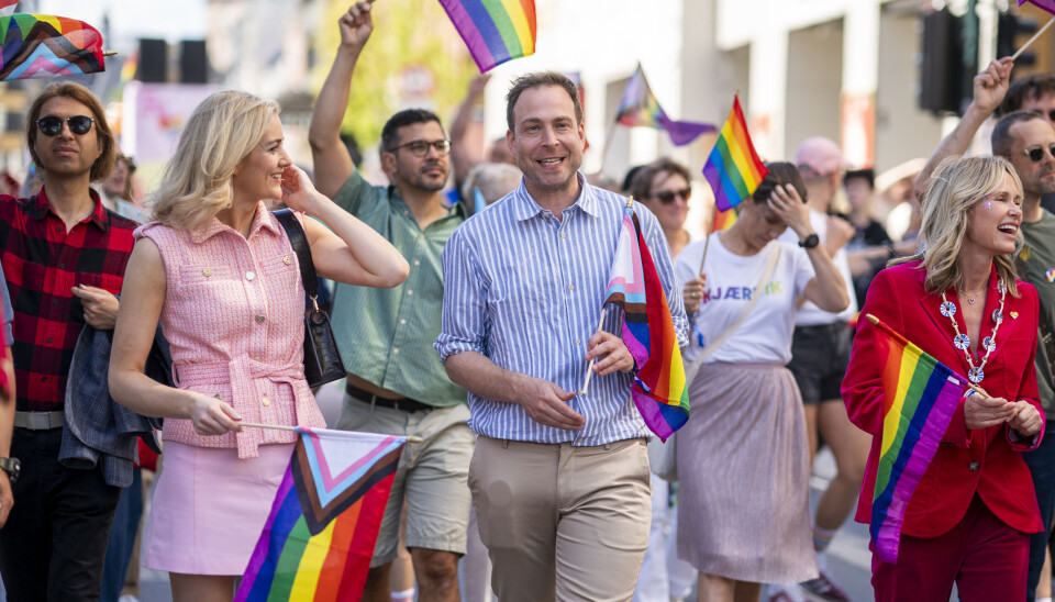 Oslo-Pride sjef Dan Bjørke, her sammen med daværende justisminister Emilie Enger Mehl (Sp) i paraden i Oslo i fjor sommer. I Ungarn er slike parader nå forbudt.