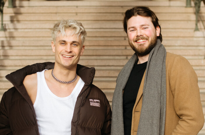 Victor Sotberg (t.v.) og tegner Odin Helgheim har sammen skapt tegneserien «Edelmot», og nå er ute med bok nummer tre.