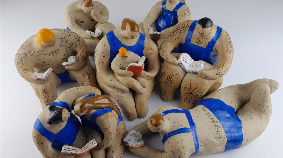 Premiestatuettene for Prisma Litteraturpris 2024, ABC Queersen. Kunstner Bianco Casco (pressefoto) Premiestatuettene for Prisma Litteraturpris 2024, ABC Queersen. Kunstner Bianco Casco (pressefoto)