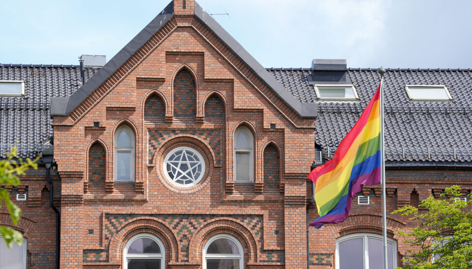 Noen egen flaggdag for Pride er ikke aktuelt ifølge kommunal- og distriktsminister Kjersti Stenseng. Her flagges det på Vålerenga skole i fjor.
