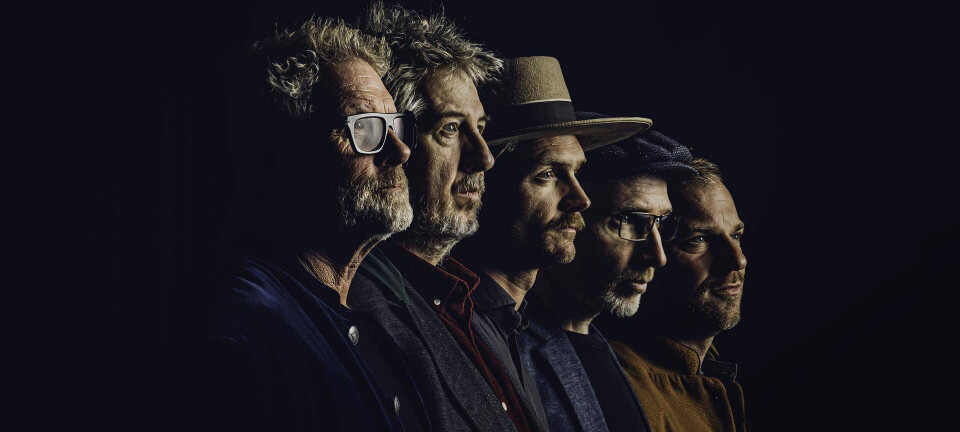 Vamp vil omfavne skeive på ny sang: – Vi mener det er viktig