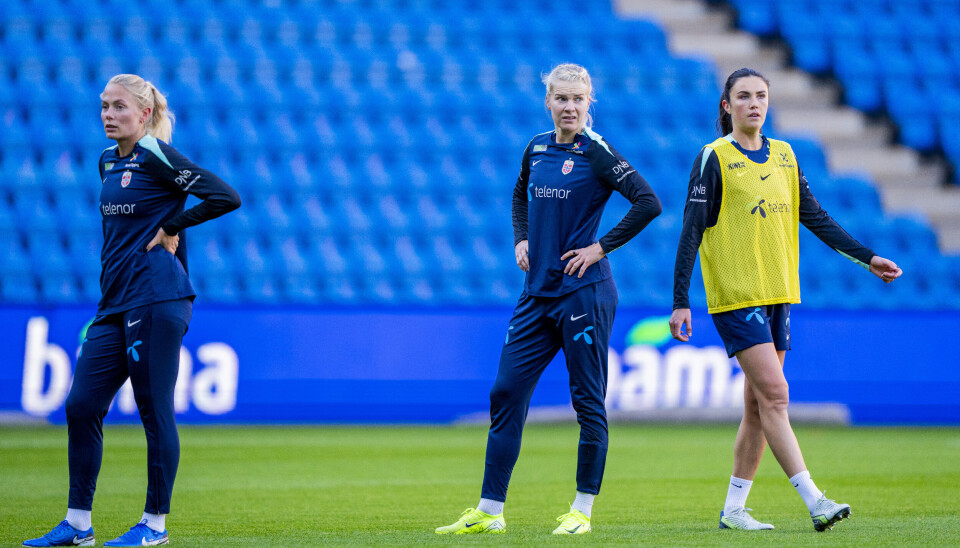 Guro Bergsvand (t.v.), Ada Stolsmo Hegerberg og Ingvild Syrstad Engen på landslagstrening.