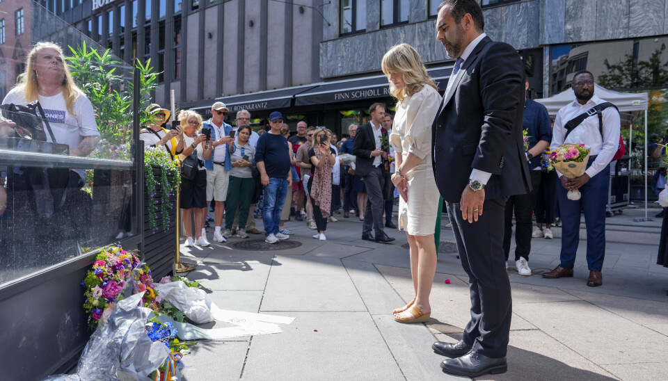 Ordfører i Oslo Anne Lindboe og stortingspresident Masud Gharahkhani under en minnemarkering på treårsdagen for terrorangrepet 25. juni på Rosenkrantz' gate i Oslo.