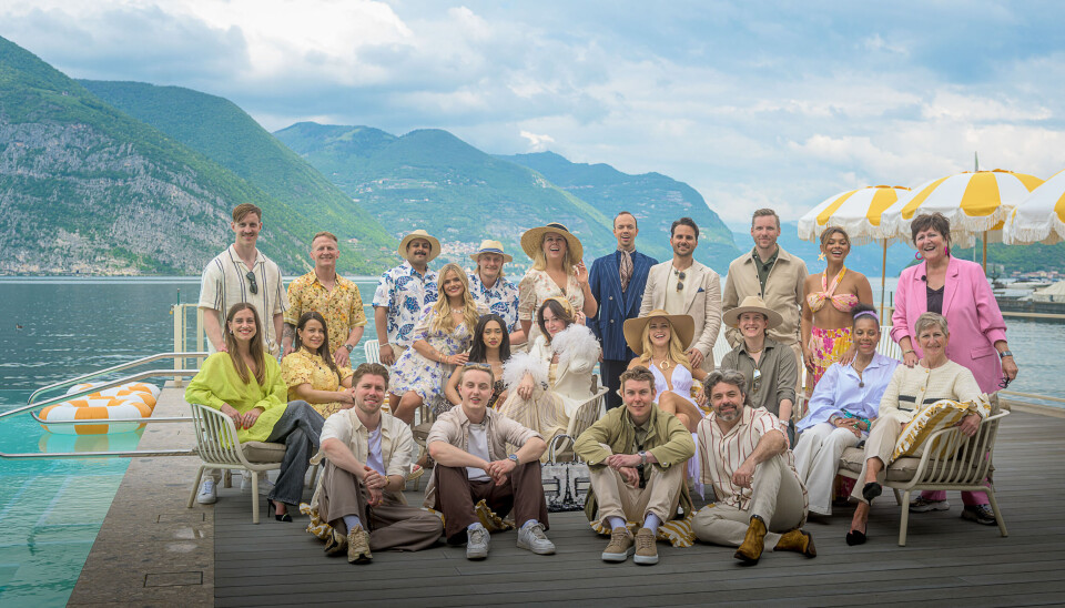Bak fra venstre: Mikkel Silset, Stig André Berge, Mohammed Basefer, Karsten Blomvik, Annette Walter Numme, programleder Aslak Maurstad, Michael Hansson, Niklas Silseth Baarli, Alexandra Joner, Anne B. Ragde. Midten: Karoline Andersen, Rosell Utne Berge, Linnea Løtvedt, Anny Isabella Øvrehus, Ingeborg Heldahl, Emilie Voe Nereng, Benjamin Baarli Silseth, Barbara Joner, Eva B. Ragde. Foran: Sander Dale, Herman Dahl, Oskar Westerlin og Petter Westerlin.