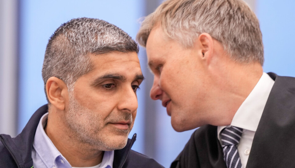 Arfan Bhatti (til venstre) sammen med forsvarer Bernt Heiberg på rettssakens første dag tirsdag denne uka.