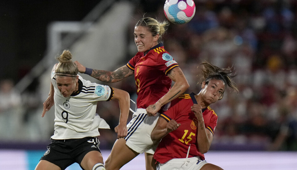 Mapi Leon (i midten) under en landskamp i 2022.