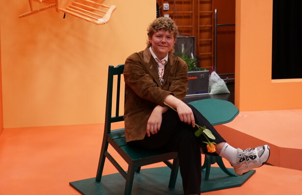 Qvillers «Blå menn»: – Viktig at det bærer skeiv tematikk